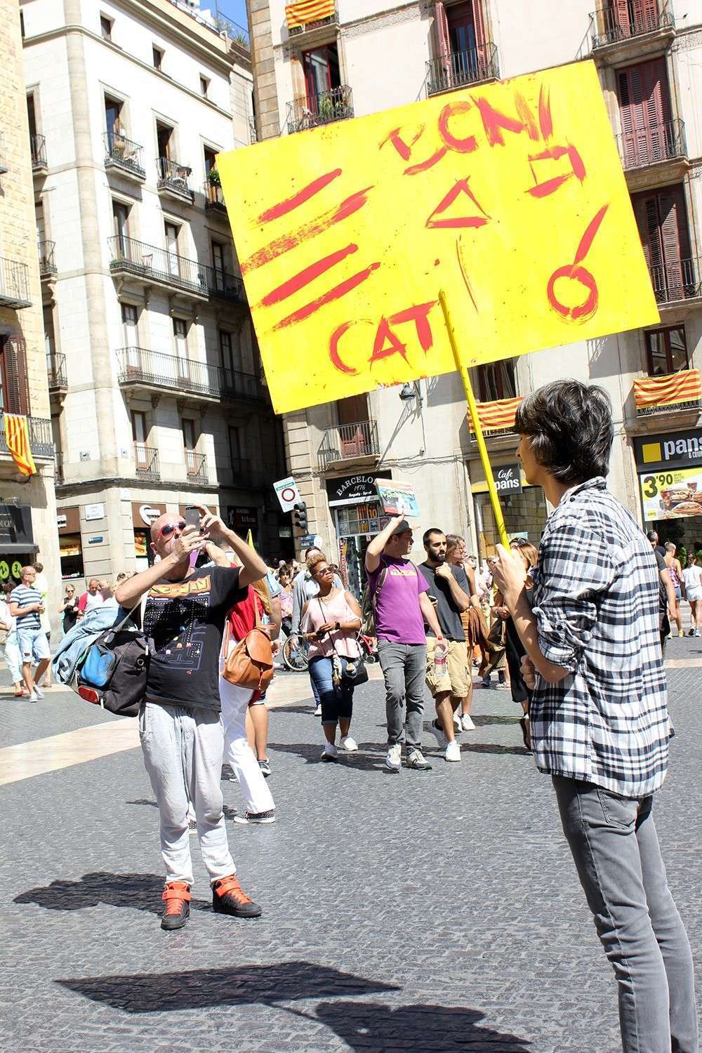 Miroslavo’s Public Art: Catalunya’s Diada Celebration in Barcelona 