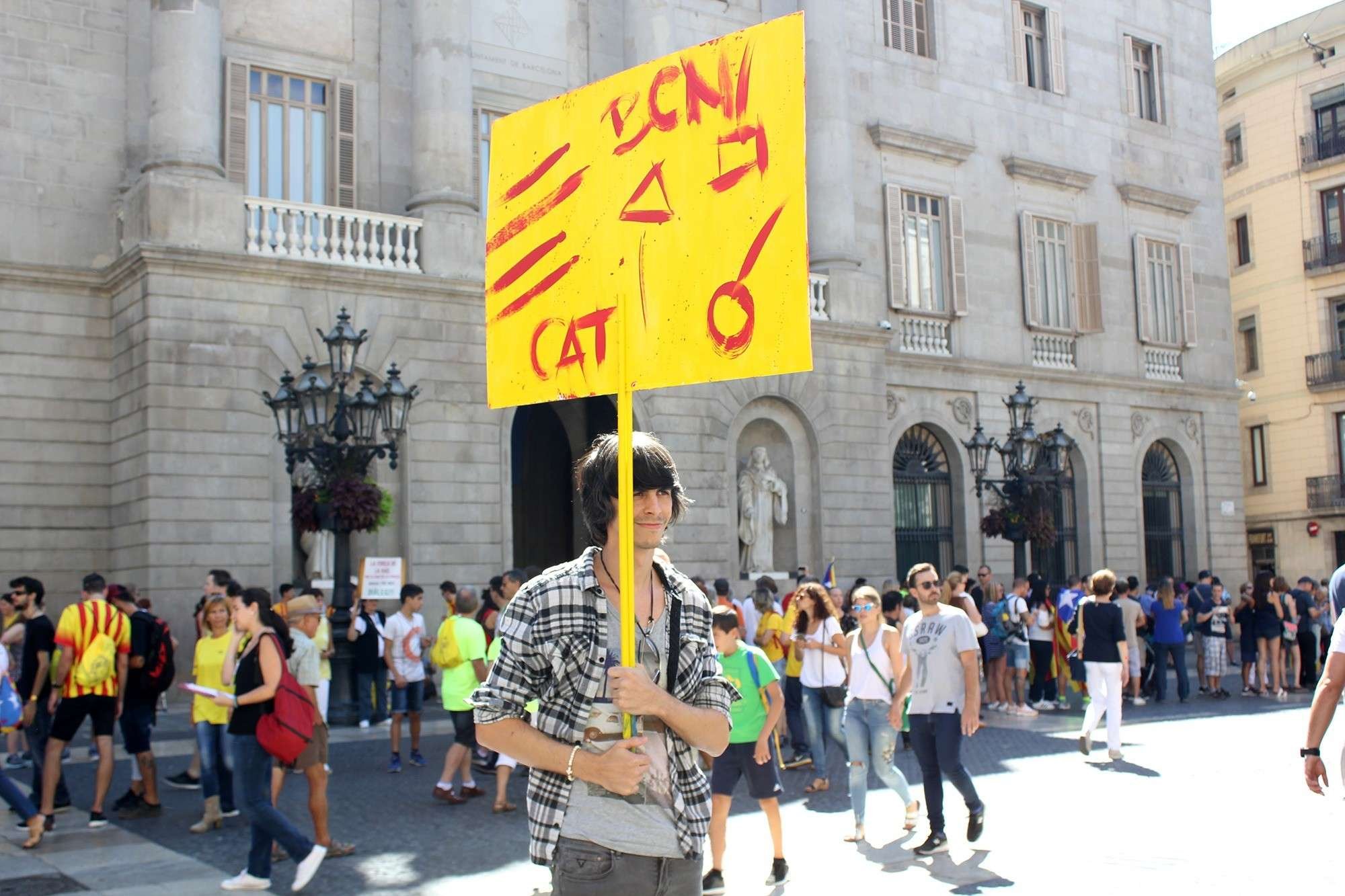 Miroslavo’s Public Art: Catalunya’s Diada Celebration in Barcelona