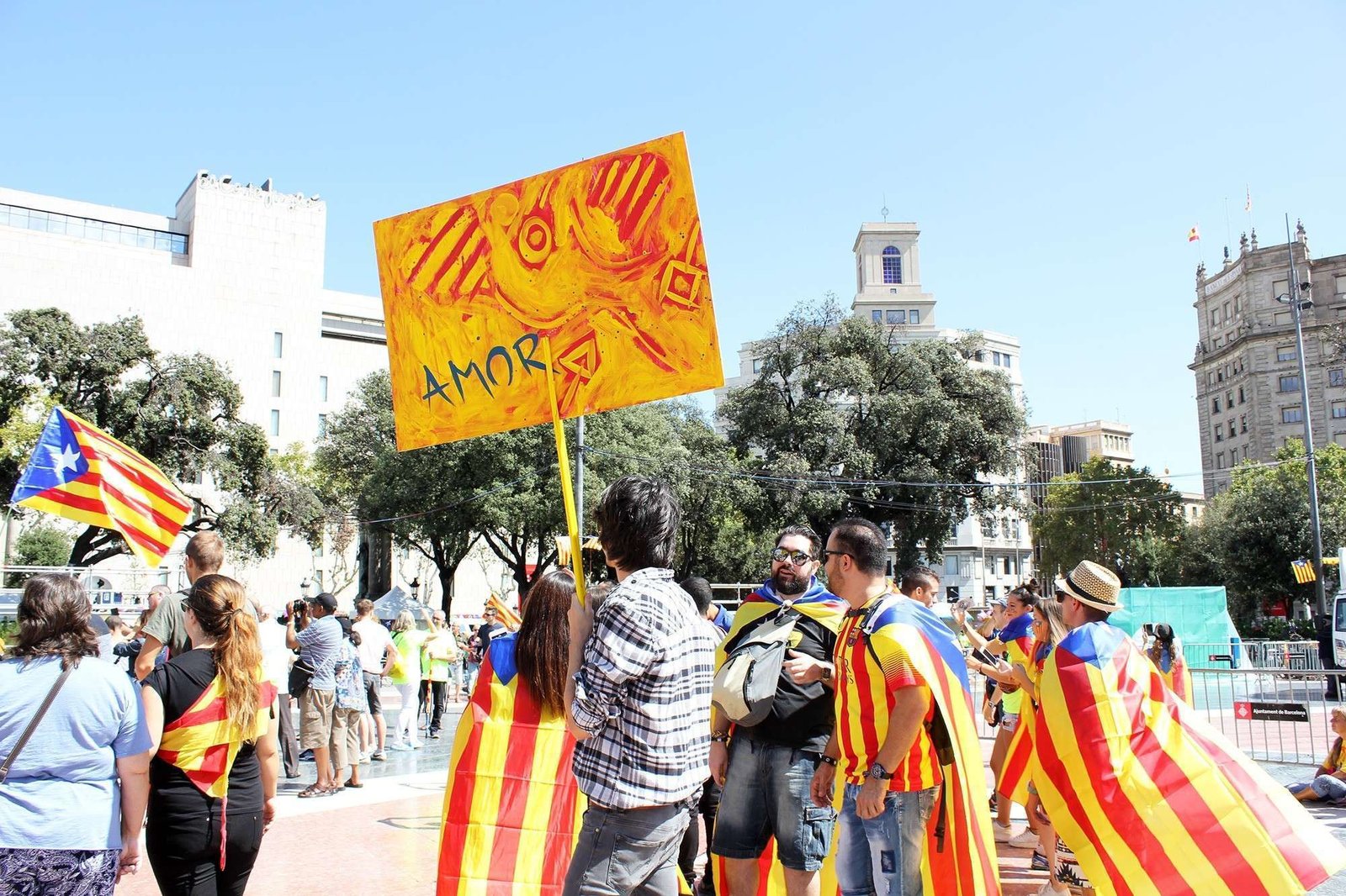 [:en]Miroslavo’s Public Art: Catalunya’s Diada Celebration in Barcelona[:] [:cs]Veřejné umění Miroslava: Oslavy Diada v Barceloně, Catalunya[:] [:es]Celebración Diada de Catalunya en Barcelona[:]