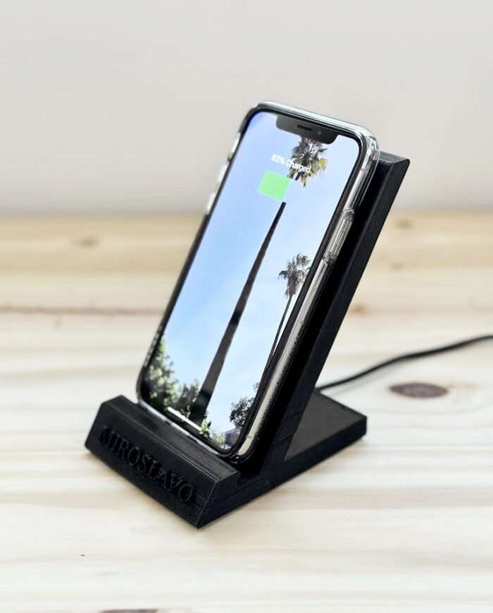 Wireless Charging Dock for phones by Miroslavo